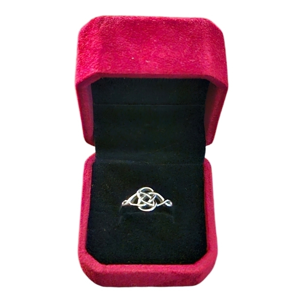 Royal Chain Silvertone Ring Size 7.5